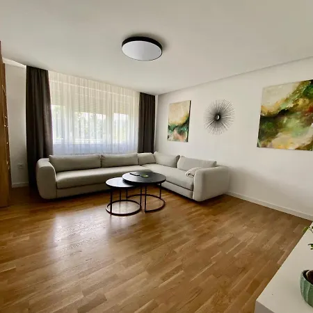 Centre One Apartment *